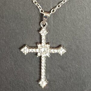 Gorgeous Glitzy Ornate Cross Necklace Pendant Silvery Lobster Clasp Adjustable20
